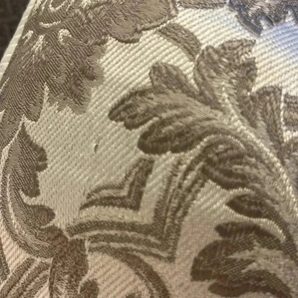 Pretty, accent pillow - Picture 7 of 7